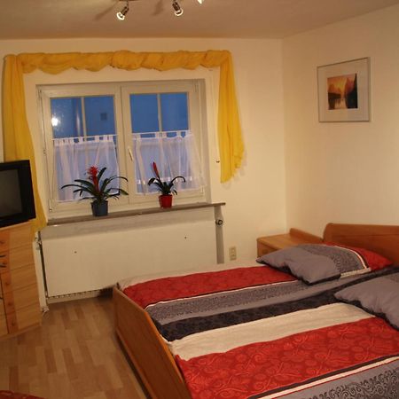 Ferienwohnung Mit 4 Schlafzimmer Fuer 2 Bis 9 Gaeste----Apartment With 4 Bedrooms For 2 To 9 Guests Nürnberg Exterior foto
